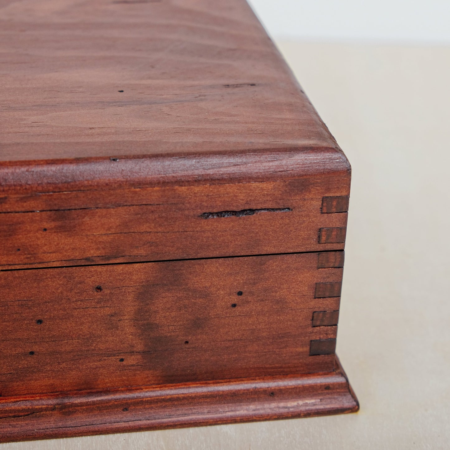 Rustic Watch Box for 8 Watches - Slim Design - Removable Tray - Deferichs