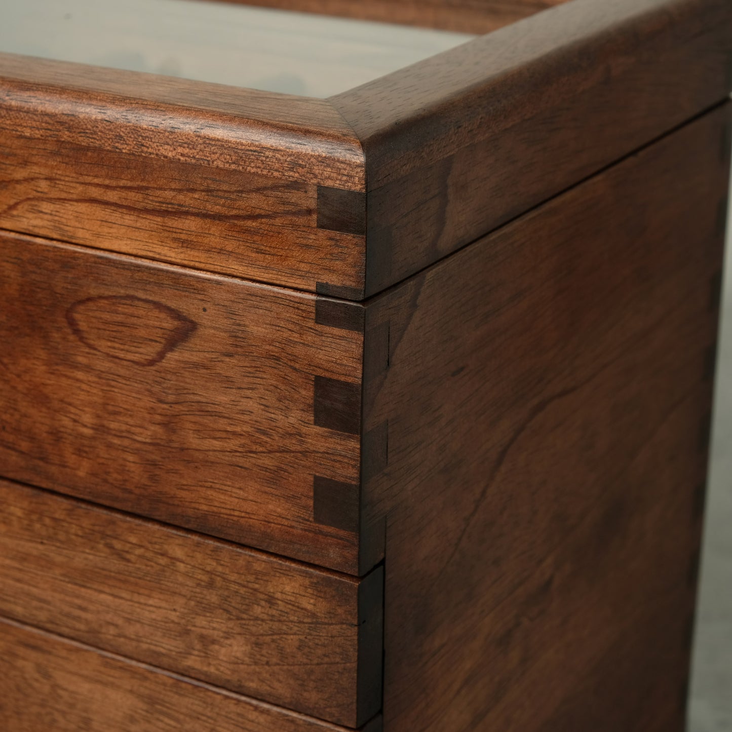 Premium Watch Box for 16 Watches with 3 Drawers and Lock | Hardwood