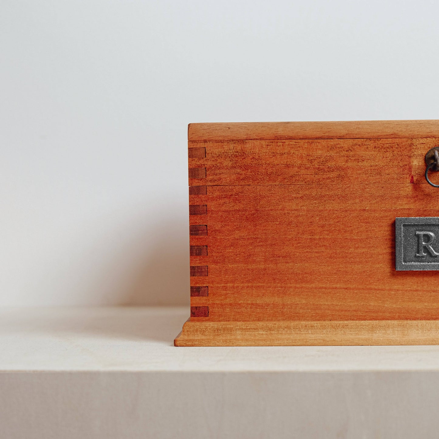 Watch Box for 8 Watches with Secret Compartment - Cedar Wood. - Deferichs