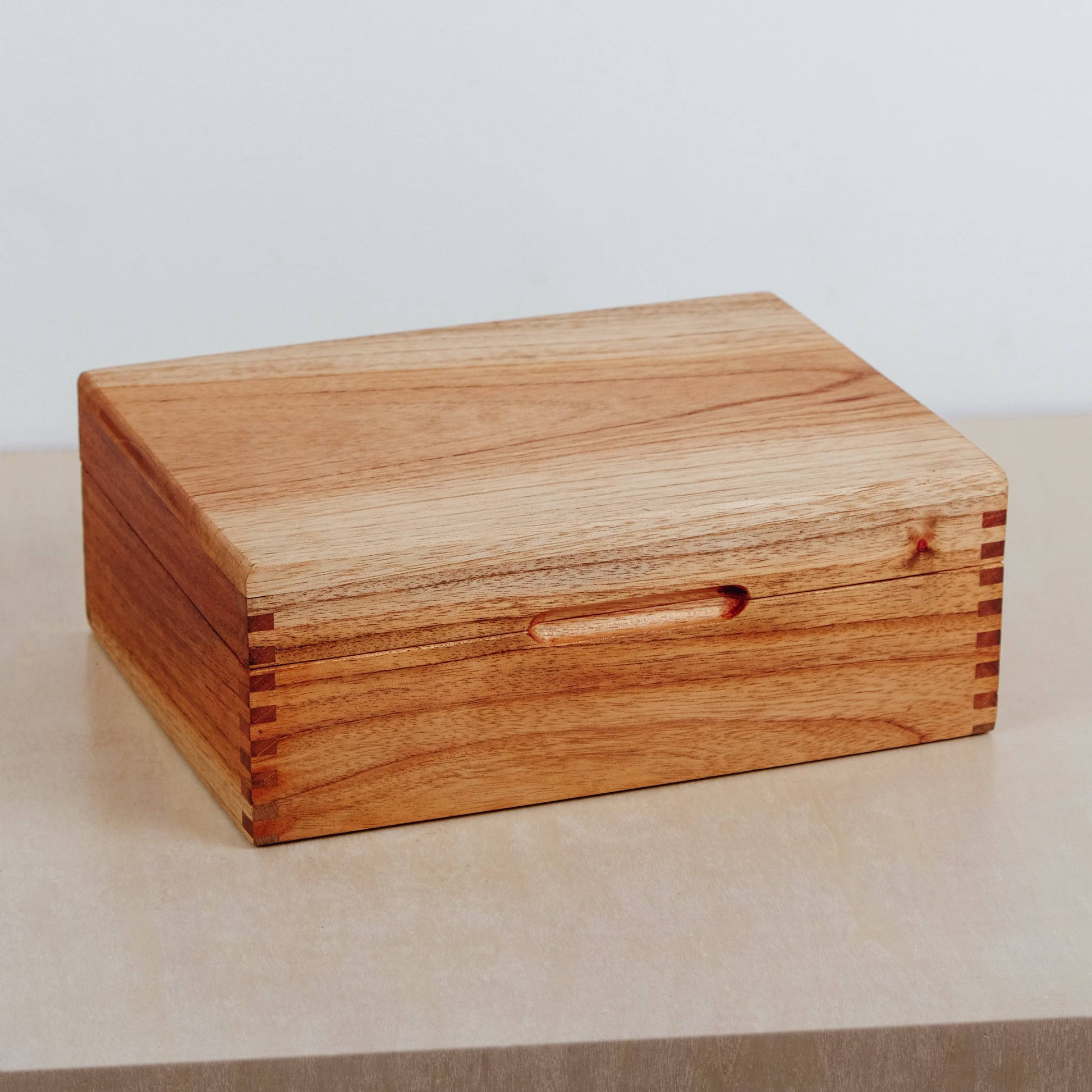 Modern Watch Box Organizer - Solid Cedar Wood - Deferichs