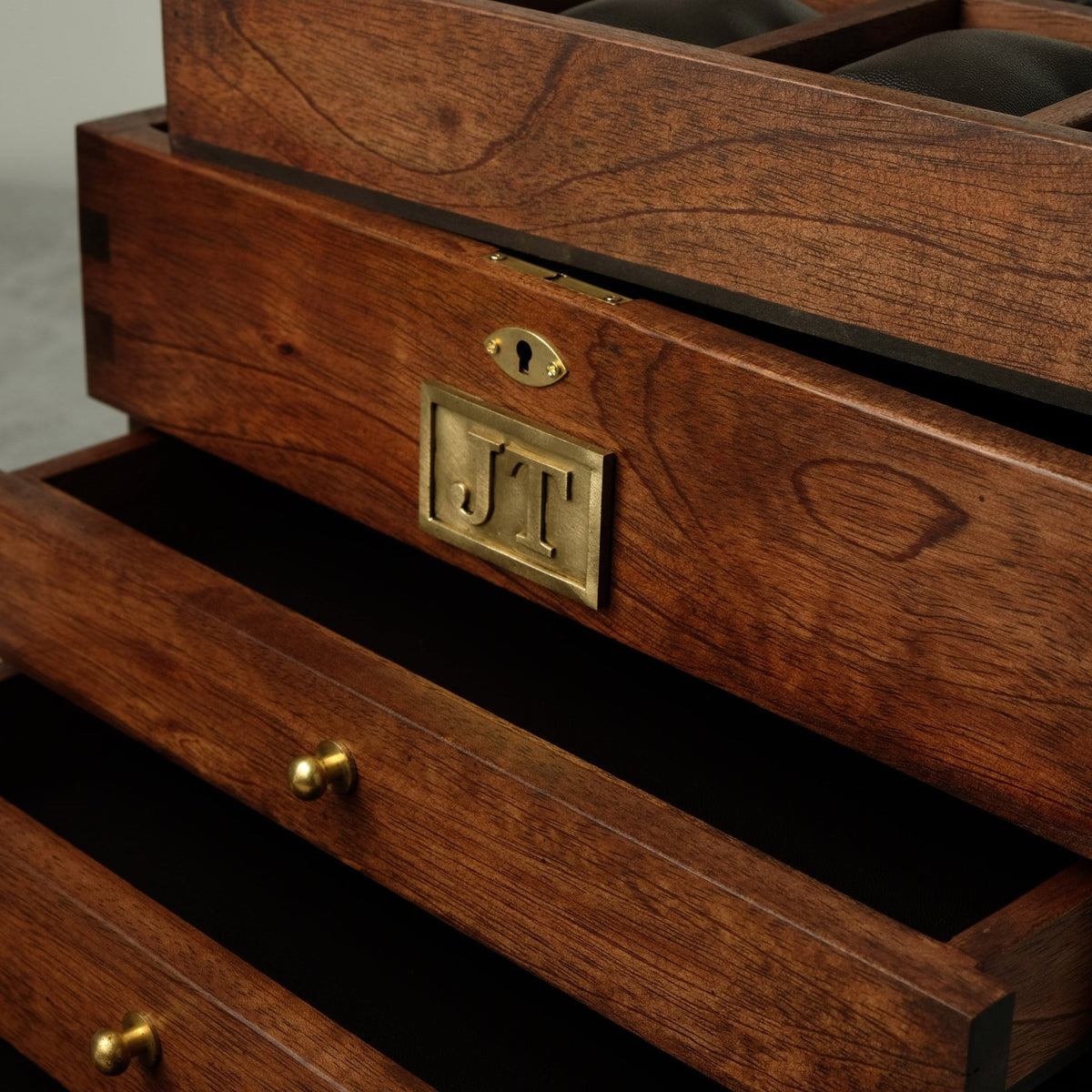 Premium Watch Box for 16 Watches with 3 Drawers and Lock | Hardwood - Deferichs
