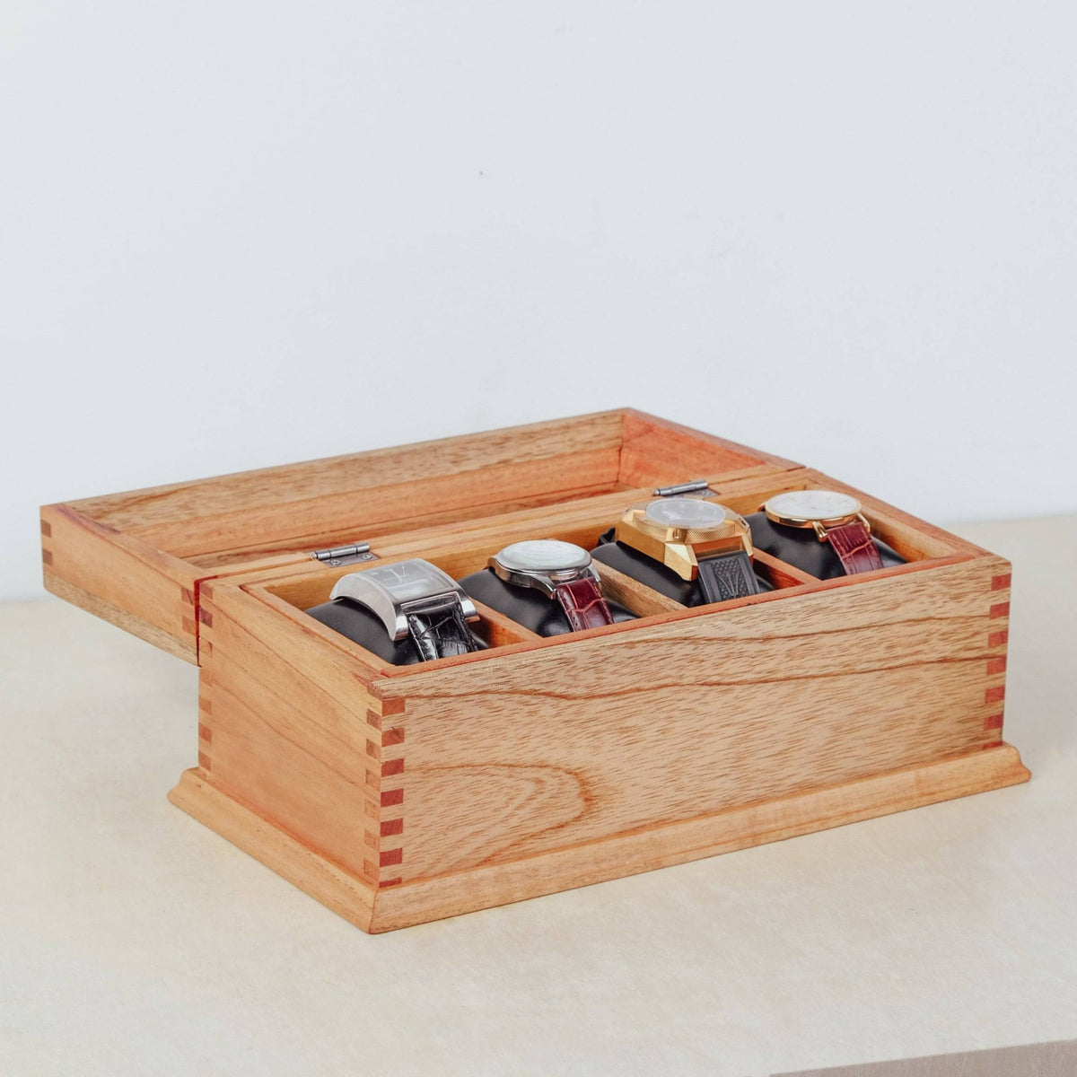 Watch Box for 4 Watches - Solid Cedar Wood - Deferichs