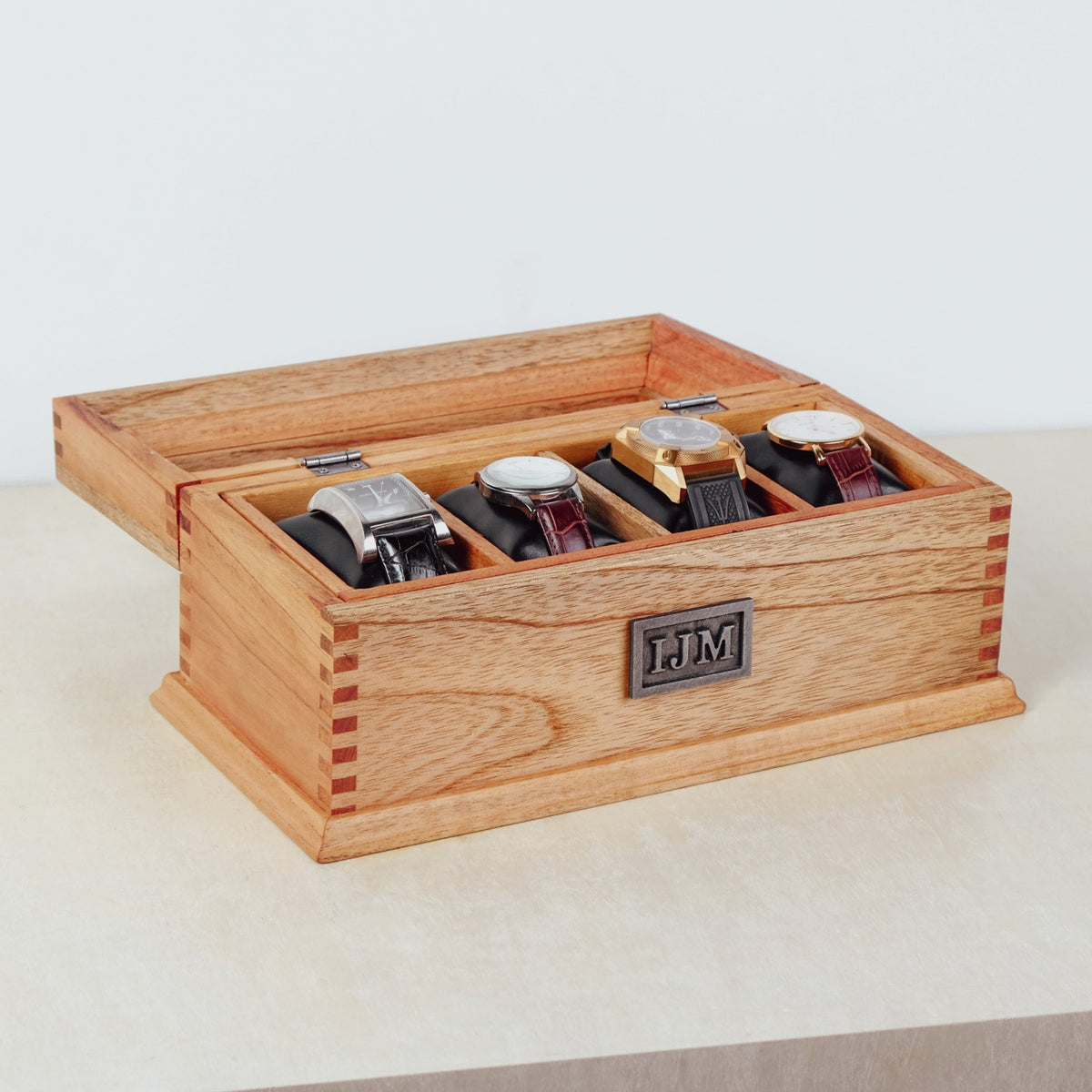 Watch Box for 4 Watches - Solid Cedar Wood - Deferichs