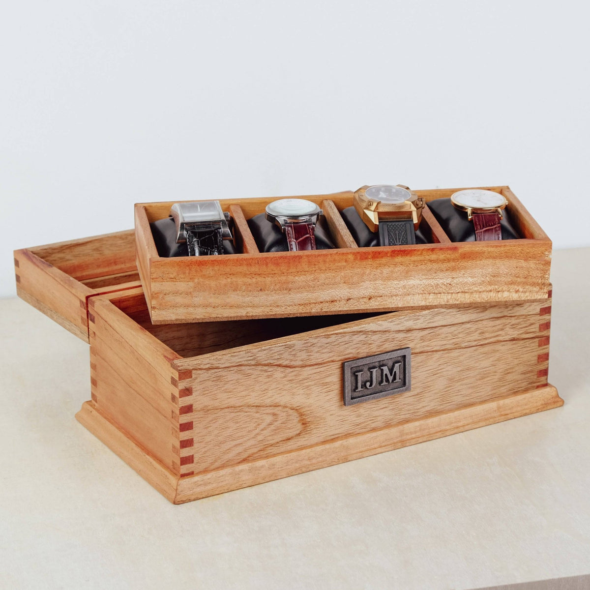 Watch Box for 4 Watches - Solid Cedar Wood - Deferichs